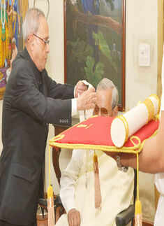 Prez confers Bharat Ratna on Vajpayee