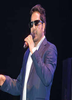 Mika spreads the magic