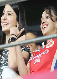 Anushka cheers for Virat
