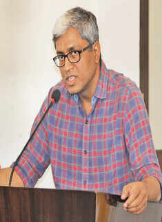 Ashutosh at social event