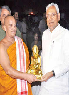 Nitish unveils a laser show depicting Bihar