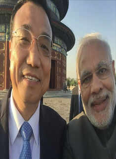 Narendra Modi's selfie with Chinese premier Li Keqiang - Photogallery  - Times of India