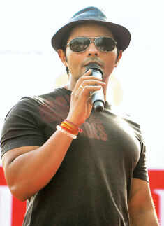 Emcee Maddy during the Raahgiri celebrations Photogallery - Times of India