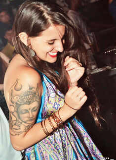 Neon love at this party