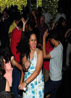 Youngsters party at Kisme Photogallery Times of India