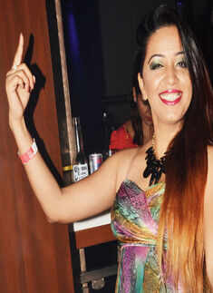 F Bar & Lounge: Reopening party