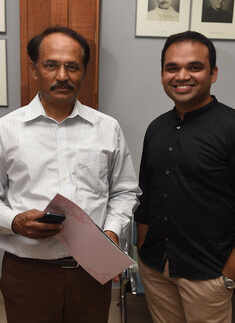 Rajaram and Sagar during Naseeruddin Shah&rsquo;s solo-act play Einstein