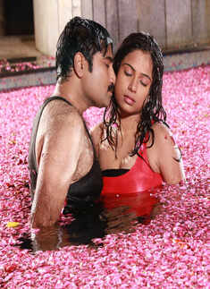 A still from Telugu film Srimathi Bangaram