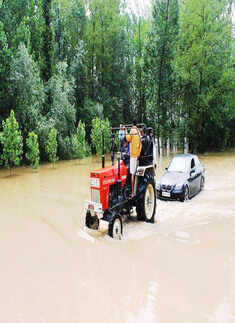 Srinagar Jammu national highway submerged in Flood
