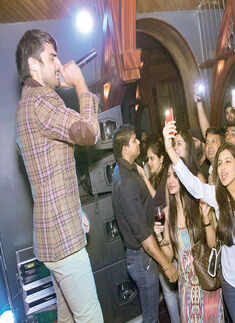 Hari, Sukhmani perform @ Townhouse Cafe