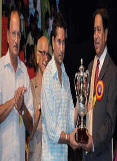 Sachin at Borde's b'day