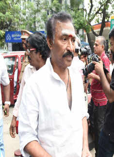 Deva pays his last respects