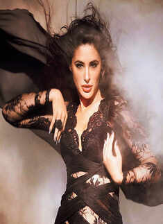 Nargis Fakhri in Yaar Na Miley from Kick