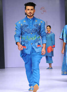 A model walks the ramp for designer Ravi