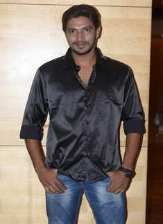 Abhimanyu poses during Sakshi Agarwal's birthday