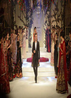 Varun Bahl with models during his show