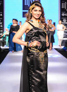 A model showcases a creation by IIGJ Mumbai