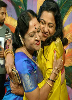 Nadikavelin Raajapattai: Play