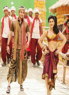 Mahesh Babu and Shruti Haasan on the sets of Telugu movie