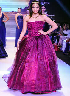 IIJW '15: AAKS Jewels