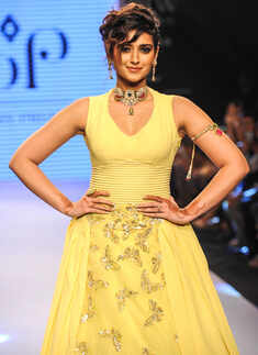 IIJW '15: Jewels by Preeti