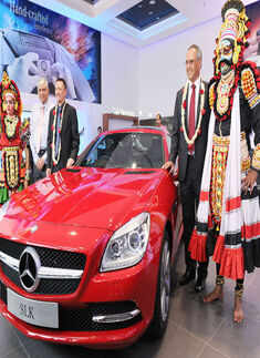 Eberhard Kern (right-next to yakshagana artist)