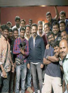 Kamal Haasan and Prakash Raj pose with Thoongaa Vanam cast