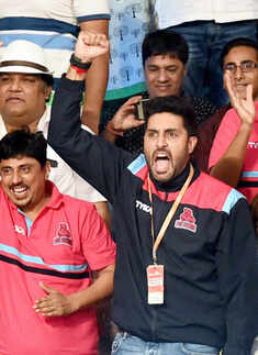 Bollywood actor and owner of Jaipur Pink Panthers team Abhishek Bachchan cheers