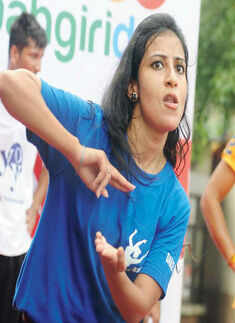 Members of Yog Youngistan  performing on stage during the Raahgiri Day