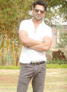 Eijaz Khan