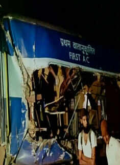 Train collides with lorry in AP; 6 dead