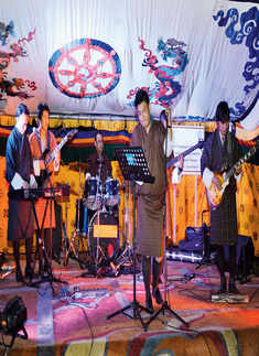 A band perfoming at the inaugural dinner