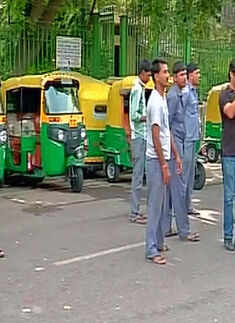 In Delhi, Commuters and office goers were stranded on the road as a large section