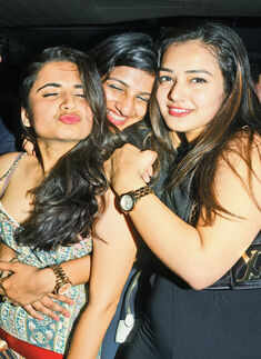 Party @ Moonshine Caf&eacute; & Bar