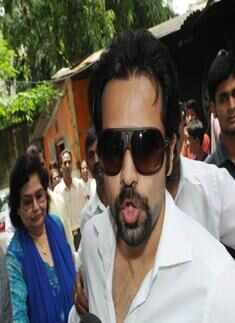 Emraan at Minority Commission office