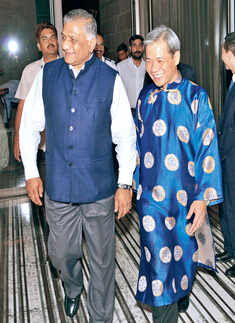 Gen (retd) VK Singh (L) with Ton Sinh Thanh