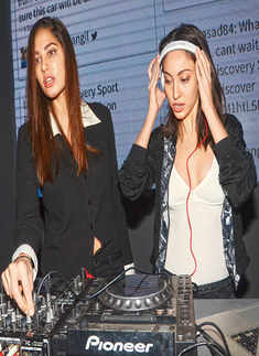 DJ Nina Shah (L) and Mallika Haydon from The Electrovertz