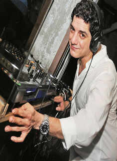 DJ Aqeel plays music