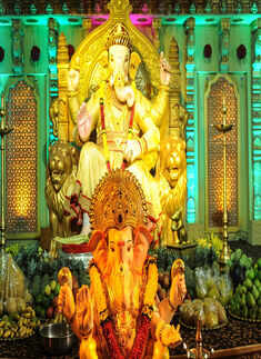 Utsav Moorti Sanman celebrations