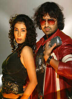 Music Video: 'Tu Hi Batta'