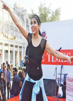 People dance with zest during the Raahgiri