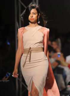 AIFW SS '16: Day 4: Suman B