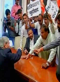 BCCI-PCB talks cancelled after Shiv Sena protest