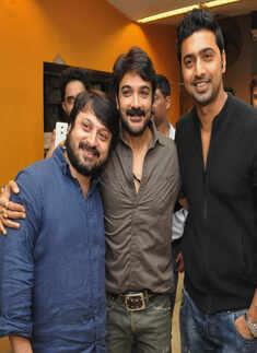 Shudhu Tomari Jonyo: Premiere