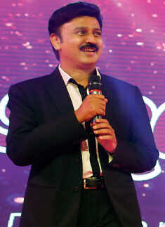 Hrithik launches gifting portal