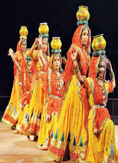 Artists perform @ Lok Rang festival