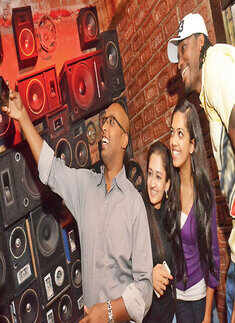 Gayle @ Junkyard Cafe