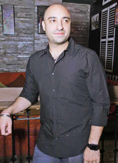 Gayle visits Caribbean lounge