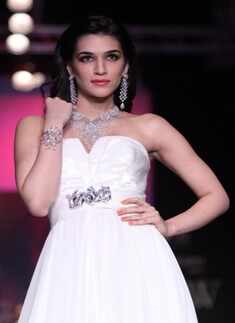 Kriti Sanon's Portfolio Pics