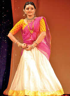 Sakhi performs @ concert